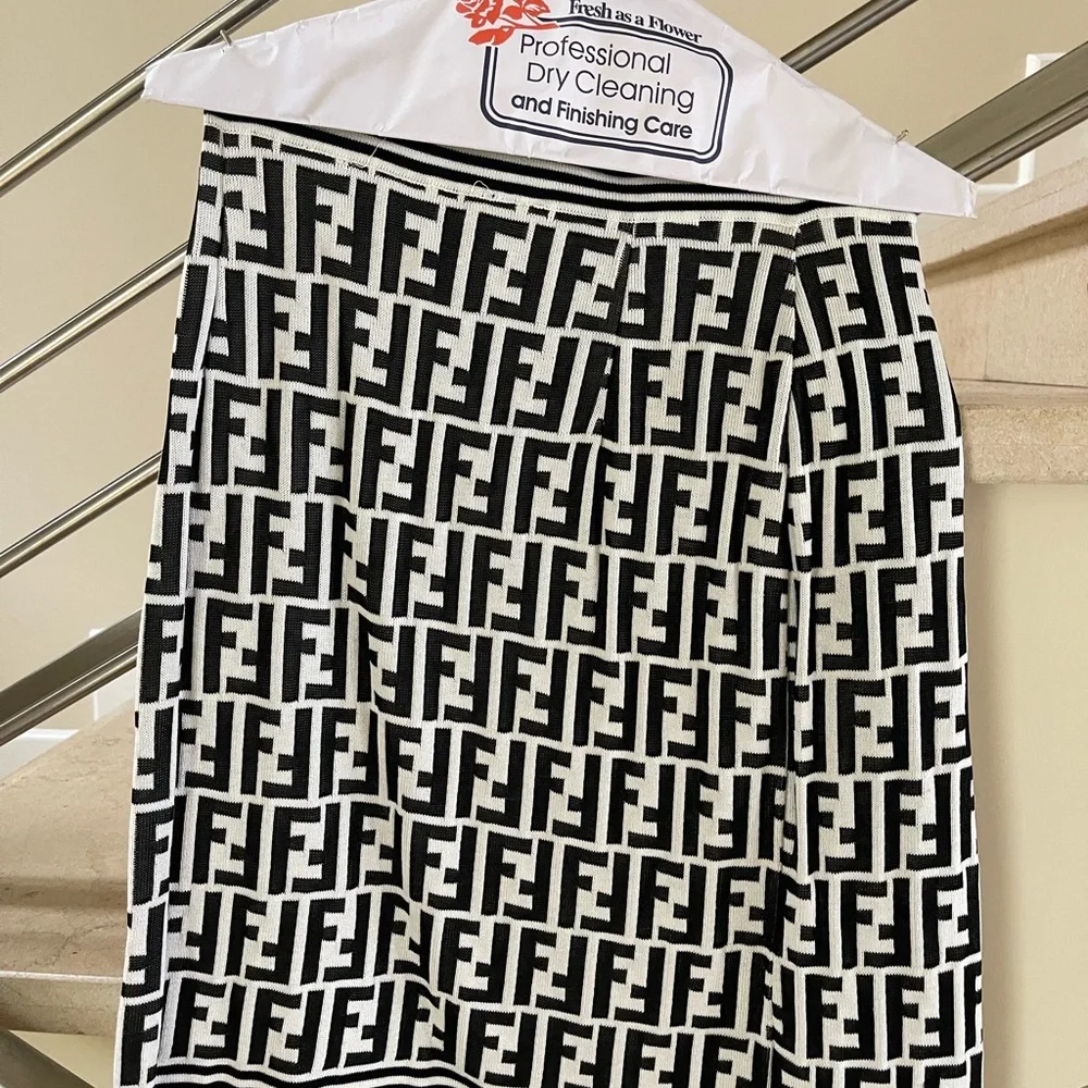 VINTAGE FENDI FF LOGO black and white knit SKIRT💝HP - Picture 5 of 11